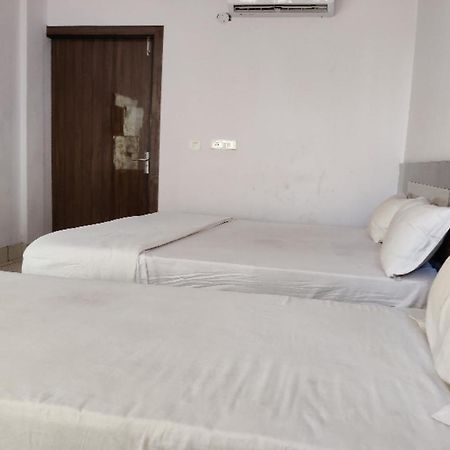 Oyo Hotel Laksh Kurukshetra Esterno foto