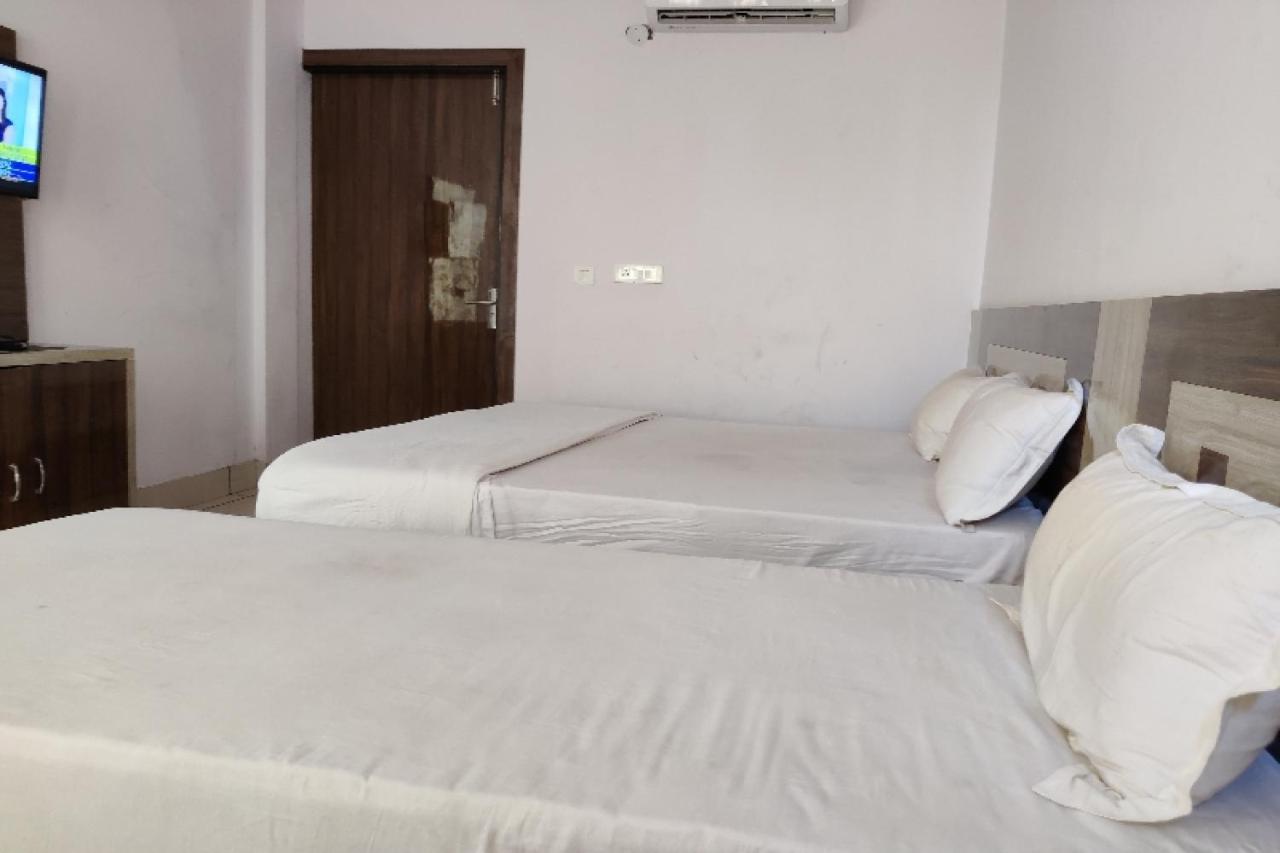 Oyo Hotel Laksh Kurukshetra Esterno foto