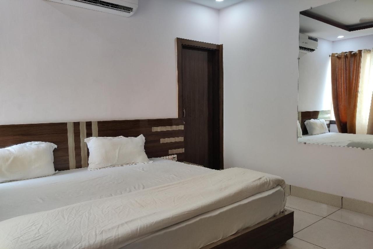 Oyo Hotel Laksh Kurukshetra Esterno foto