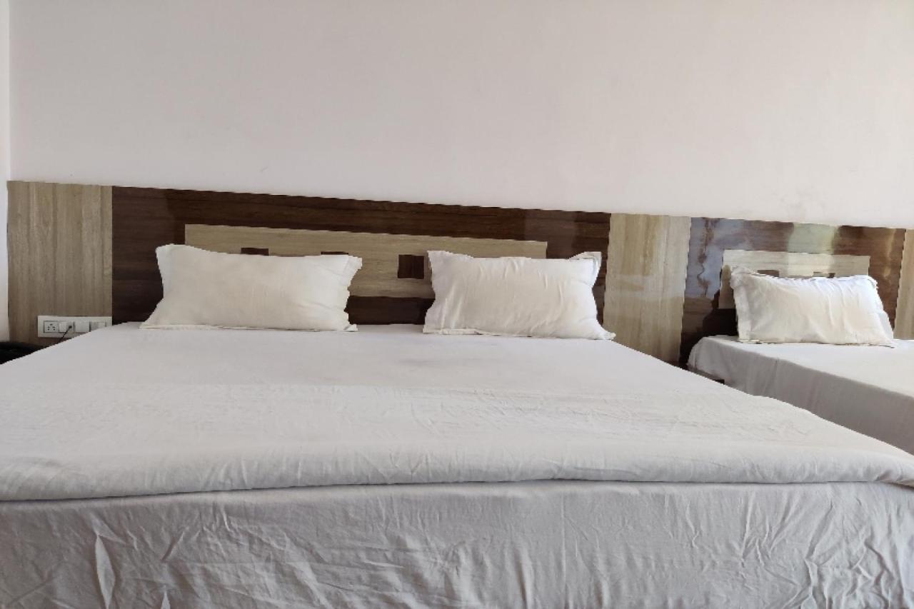 Oyo Hotel Laksh Kurukshetra Esterno foto