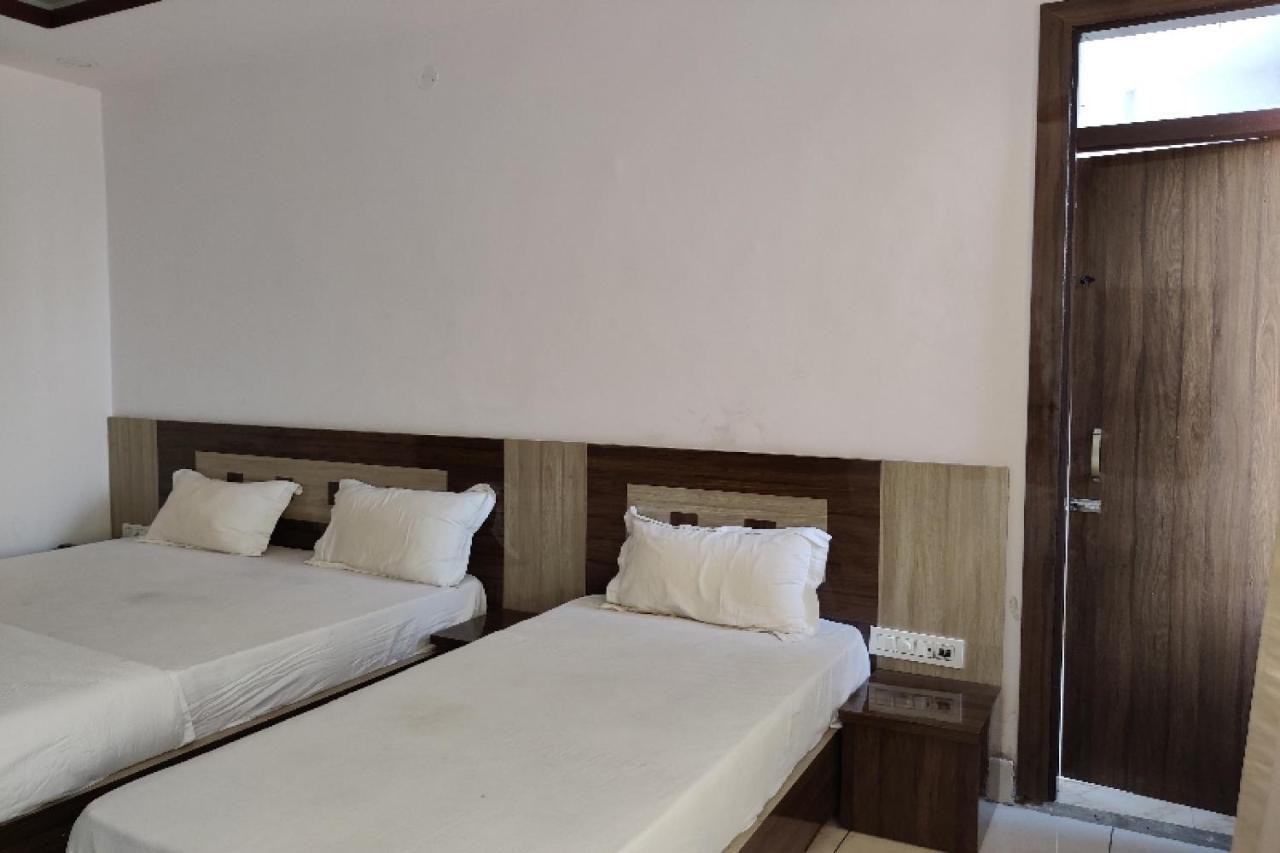 Oyo Hotel Laksh Kurukshetra Esterno foto