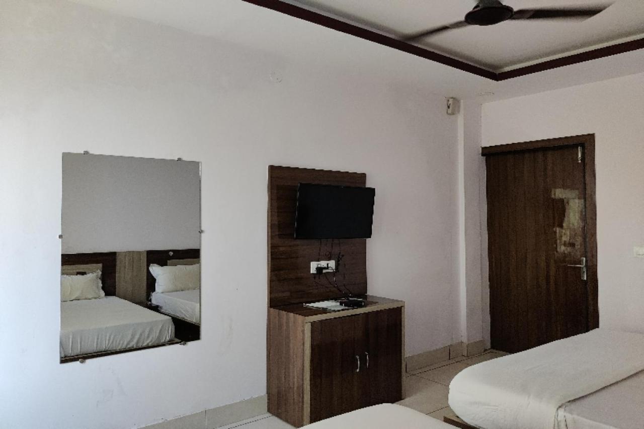 Oyo Hotel Laksh Kurukshetra Esterno foto