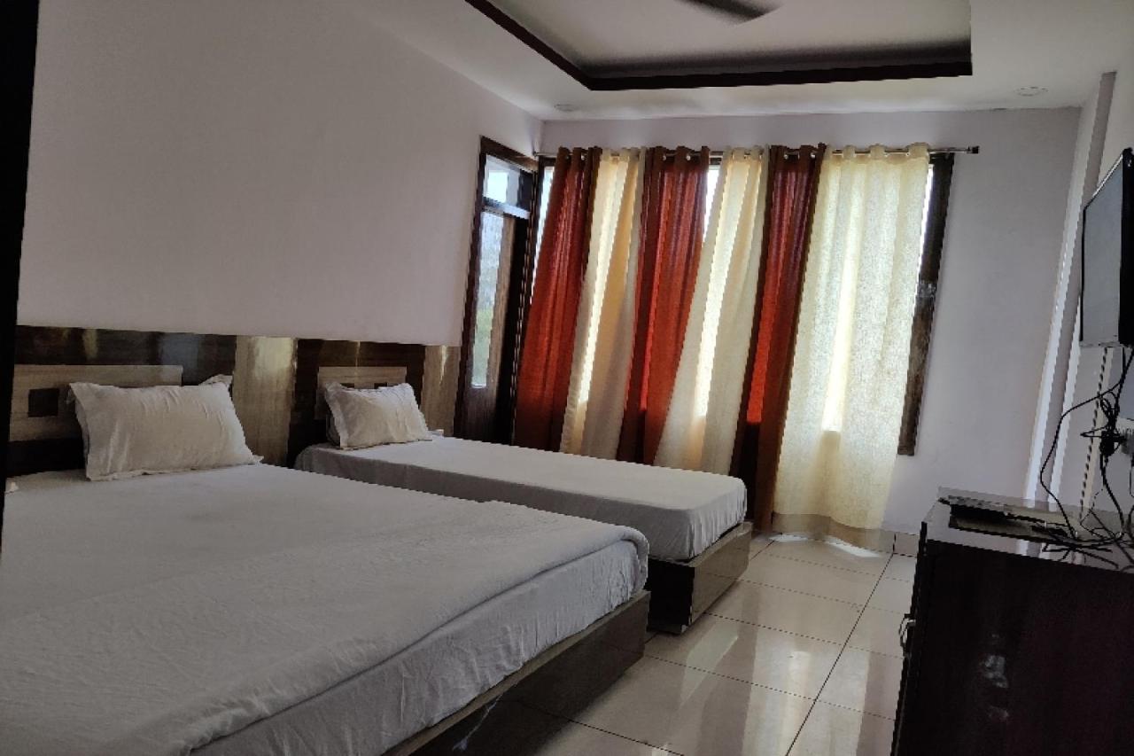 Oyo Hotel Laksh Kurukshetra Esterno foto