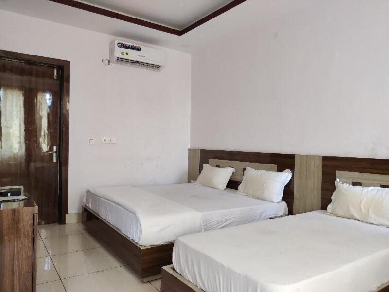 Oyo Hotel Laksh Kurukshetra Esterno foto
